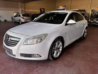 Usado Opel Insignia Sport 130 CV (95 kW) 2009 Blanco Berlina