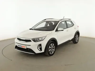 Usado Kia Stonic 101 CV (74 kW) 2022 Blanco SUV