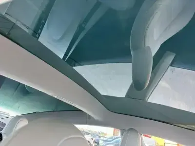 Używany Tesla Model 3 350 kW (476 KM) 2021 Biały Sedan/Limuzyna