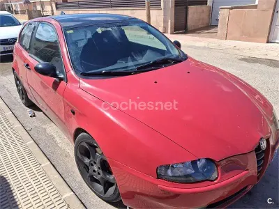 Usado Alfa Romeo 147 Distinctive 120 CV (88 kW) 2004 Rojo Utilitario
