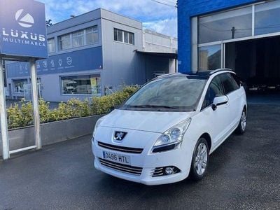 Usado Peugeot 5008 Active 120 CV (88 kW) 2013 Blanco Monovolumen