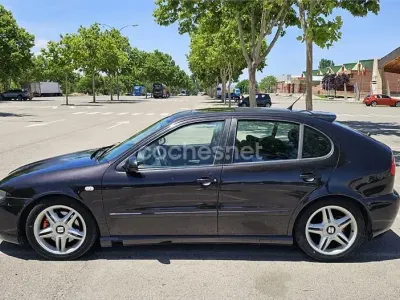 Usado Seat Leon Sport 180 CV (132 kW) 2004 Negro Utilitario