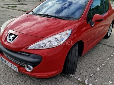 Usado Peugeot 207 90 CV (66 kW) 2007 Rojo Berlina