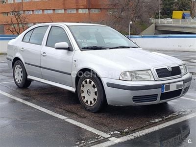Gris / plata Usado 2003 Skoda Octavia Ambiente Familiar | 2200 €