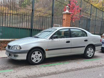 Gris / plata Usado 1998 Toyota Avensis Terra Berlina | 3990 €