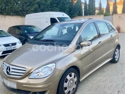 Mercedes B200