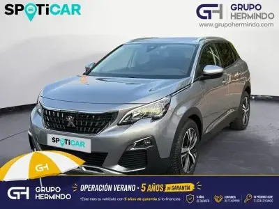 Usado Peugeot 3008 Allure 130 CV (95 kW) 2021 Gris SUV