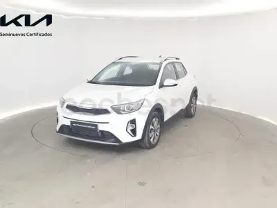 Usado Kia Stonic 100 CV (73 kW) 2025 Blanco SUV