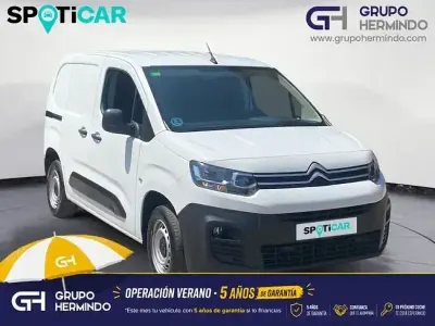 Usado Citroën Berlingo 100 CV (73 kW) 2022 Blanco Monovolumen