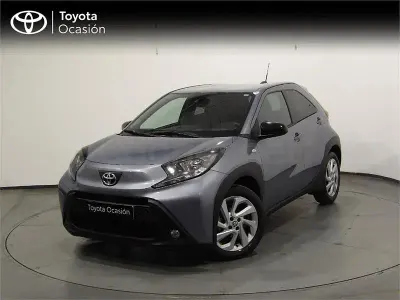 Usado Toyota Aygo X Play 72 CV (52 kW) 2025 Gris / plata SUV