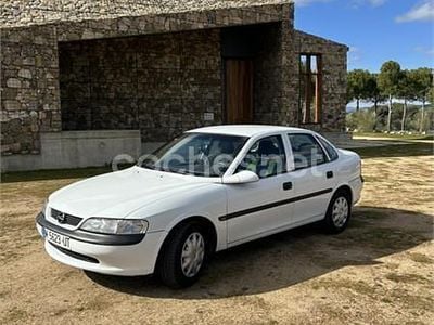 Usado Opel Vectra 115 CV (84 kW) 1997 Blanco Berlina