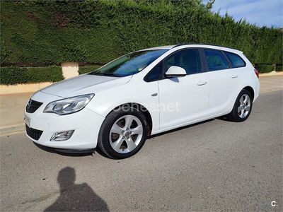 Usado Opel Astra Edition 110 CV (80 kW) 2011 Blanco Familiar