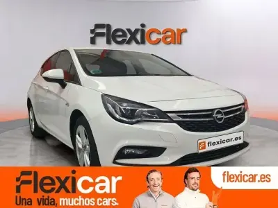 Usado Opel Astra Selective 110 CV (80 kW) 2018 Blanco Berlina