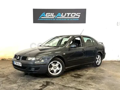 Usado Seat Toledo Sport 150 CV (110 kW) 2001 Gris / plata Berlina