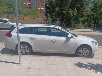 Usado Opel Insignia Selective 130 CV (95 kW) 2013 Blanco Familiar