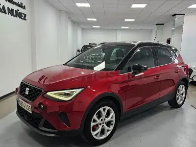 Usado Seat Arona FR 110 CV (80 kW) 2021 Granate SUV