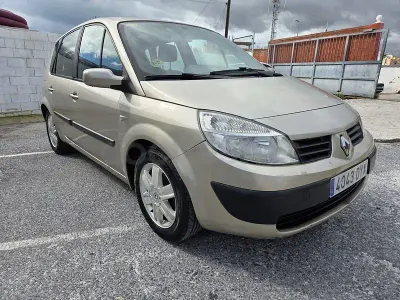 Usado Renault Scénic Expression 130 CV (95 kW) 2006 Amarillo Monovolumen