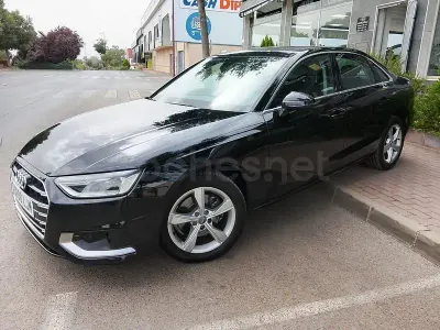 Usado Audi A4 Advanced Plus 136 CV (100 kW) 2020 Negro Berlina
