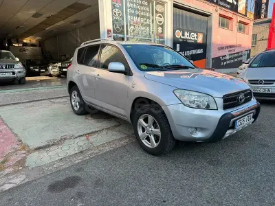 Usado Toyota RAV4 Executive 136 CV (100 kW) 2006 Gris / plata SUV