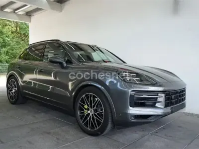 Usado Porsche Cayenne S E-Hybrid 519 CV (381 kW) 2025 Gris / plata SUV