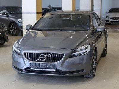 Usado Volvo V40 Momentum 150 HP (110 kW) 2019 Cinzento Citadino