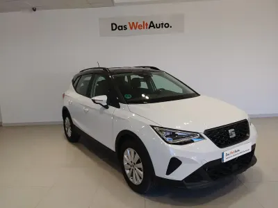 Usado Seat Arona Style 110 CV (80 kW) 2022 Blanco SUV