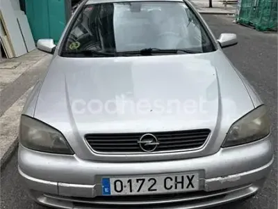 Usado Opel Astra Edition 100 CV (73 kW) 2003 Gris / plata Berlina