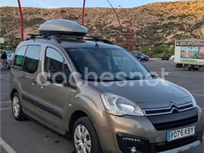 Usado Citroën Berlingo Shine 100 CV (73 kW) 2018 Verde Monovolumen