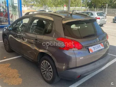 Usado Peugeot 2008 Access 82 CV (60 kW) 2015 Gris / plata SUV