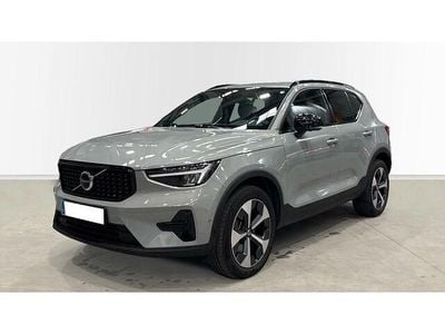 Gris Usado 2024 Volvo XC40 Plus SUV | 34.900 € (Un poco caro)