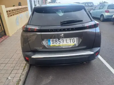 Usado Peugeot 2008 Active 110 CV (80 kW) 2021 Negro SUV