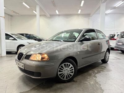 Usado Seat Ibiza Fresh 100 CV (73 kW) 2003 Gris / plata Berlina