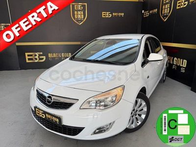 Usado Opel Astra Cosmo 116 CV (85 kW) 2010 Blanco Berlina