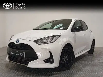 Usado Toyota Yaris Hybrid Style 116 CV (85 kW) 2022 Blanco Berlina