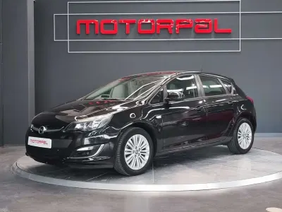 Usado Opel Astra Selective 110 CV (80 kW) 2013 Burdeos Utilitario