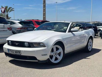 Usado Ford Mustang 305 CV (224 kW) 2012 Blanco Descapotable