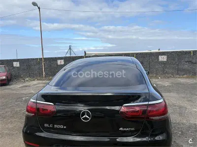 Usado Mercedes GLC300e 320 CV (235 kW) 2020 Negro SUV