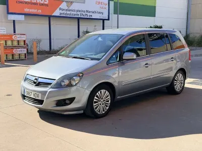 Usado Opel Zafira Enjoy Plus 116 CV (85 kW) 2011 Gris Monovolumen