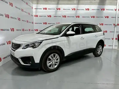 Usado Peugeot 5008 Allure 130 CV (95 kW) 2019 Blanco SUV