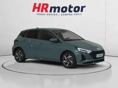 Usado Hyundai i20 101 CV (74 kW) 2025 Verde Utilitario