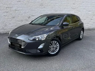 Usado Ford Focus Titanium 120 CV (88 kW) 2021 Gris / plata Berlina