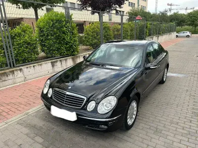 Usado Mercedes E270 Avantgarde 177 CV (130 kW) 2005 Negro Berlina