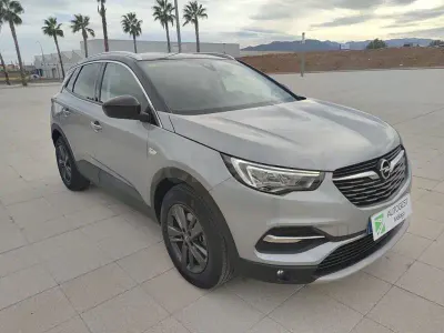 Usado Opel Grandland X Edition 130 CV (95 kW) 2021 Gris / plata SUV