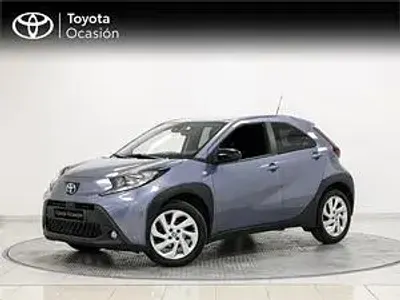 Używany Toyota Aygo Play 72 KM (52 kW) 2024 Szary