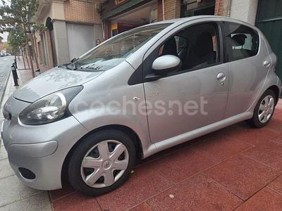 Gris / plata Usado 2009 Toyota Aygo Utilitario | 5800 € (Precio justo)