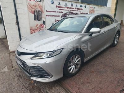 Gris / plata Usado 2021 Toyota Camry Advance Berlina | 21.000 € (Buen precio)