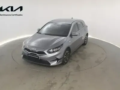 Usado Kia Ceed 101 CV (74 kW) 2025 Gris / plata Utilitario