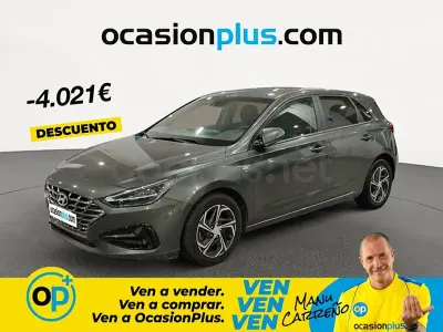 Usado Hyundai i30 120 CV (88 kW) 2022 Gris / plata Berlina