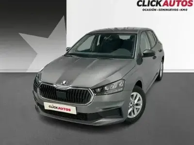 Usado Skoda Fabia Essence 80 CV (58 kW) 2025 Plata Utilitario