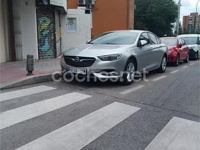 Usado Opel Insignia Selective 136 CV (100 kW) 2017 Gris / plata Berlina